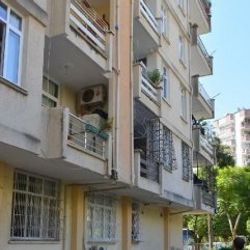 Adana'da oğlu yemeği beğenmeyince kendini balkondan attı