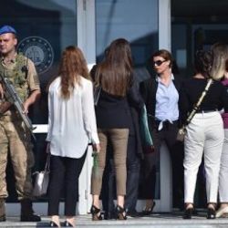 Adnan Oktar'a kediciklerden destek