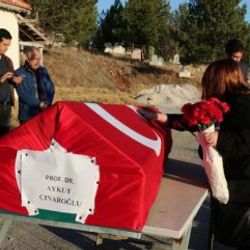 Arkeolog Çınaroğlu, vasiyeti üzerine kazı alanına gömüldü