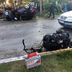 Isparta'da kontrolden çıkan araç ağaca çarptı