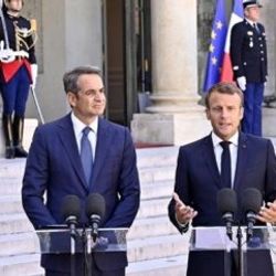 Macron'la Miçotakis: Türkiye'yi kınadık