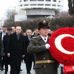 Erdoğan'dan Meçhul Asker Anıtı'na ziyaret