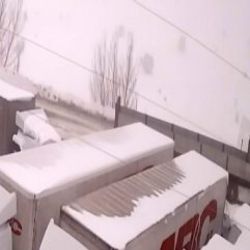 Kar küreme aracını seyrederken canından oluyordu