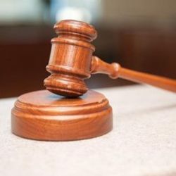 Annesini dövdükten sonra gasbeden oğluna 8 yıl hapis