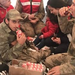 Jandarmadan engelli depremzedeye sürpriz