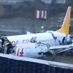 Sabiha Gökçen'e ulaşmaya çalışan polis aracı kaza yaptı