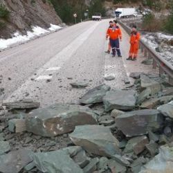 Bolu'da kara yolunda heyelan