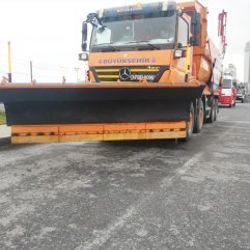 İstanbul'da kar küreme araçları hazır bekliyor