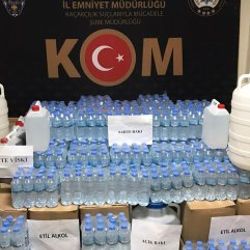 İzmir'de 490 litre sahte içki ele geçirildi