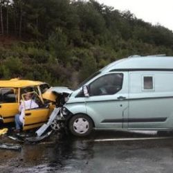 Para nakil aracıyla otomobil çarpıştı: 5 yaralı