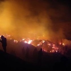 Erzurum'da 16 yapıyı kül eden yangın kontrol altında