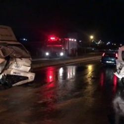 Büyükçekmece'de kamyonet minibüse çarptı: 2 yaralı
