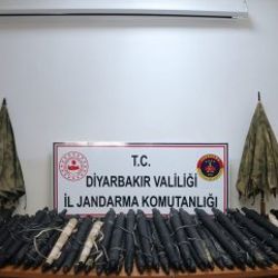 Diyarbakır'da ele geçirilen terörist şemsiyeleri