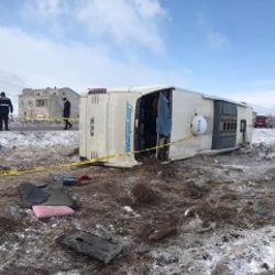 Kayseri'de tur otobüsü devrildi: 43 yaralı