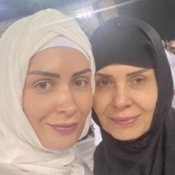 Irmak Atuk annesiyle umreye gitti