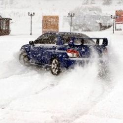 Ardahan'da yoğun kar altında drift