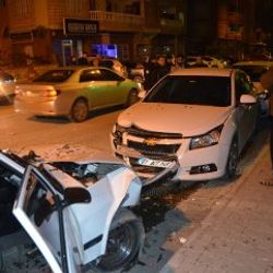 Osmaniye'de bir araç park halindeki araca çarptı