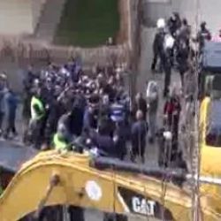 Batman'da kaçak inşaat yıkımında zabıtaya saldırı