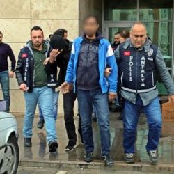 Para karşılığı çağırdığı kadınla basılan adam darbedildi