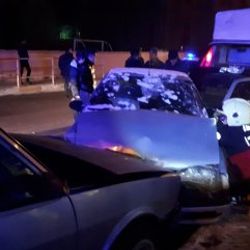 Çorum'da bir sürücü park halindeki araca çarptı: 4 yaralı