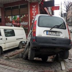Sultangazi'de ehliyetsiz sürücü, çocuğa çarptı