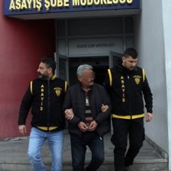 55 yıl hapis cezasıyla aranıyordu batak oynarken yakalandı