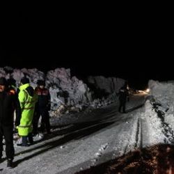Kayseri’de çığ düşen bölgedeki çalışmalara ara verildi
