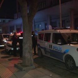 Birlikte alkol aldığı arkadaşını bıçaklayıp kaçtı