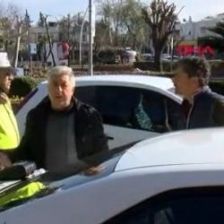 Ceza yazan polise hakaret etti