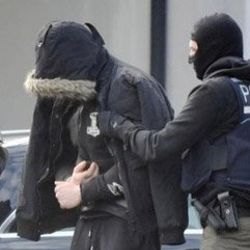Almanya'da camiye saldırı planlayan 12 kişi yakalandı