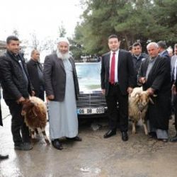 Bahçeli’nin hediye ettiği otomobil için kurban kestiler