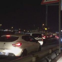 E-5’te geri geri giden araçlar pes dedirtti