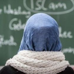İsveç'te başörtüsü yasağına uymayan müdüre ölüm tehdidi