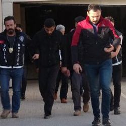 Suriyeli berberi gasbeden Suriyeliler yakalandı