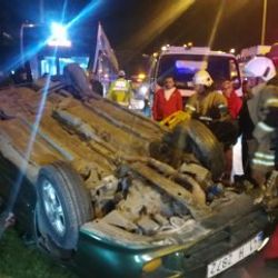 İzmir'de bir araç takla attı: 2 yaralı