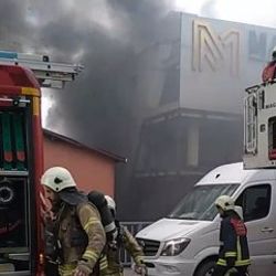 Kağıthane'de bir binada yangın çıktı