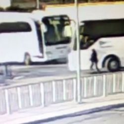 İstanbul'da bir adam otobüsün altında kaldı