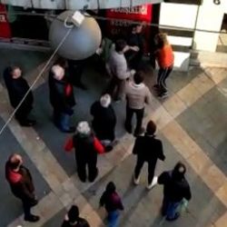Trabzon'da sokak ortasındaki kavgaya tokatlı müdahale