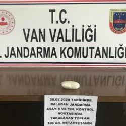Kadın yolcunun iç çamaşarından uyuşturucu çıktı