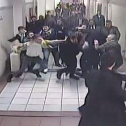 Bakırköy Adliyesi'nde sanık avukatını 3 kişi darbetti