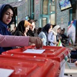 İran'da seçime katılım yüzde 42,57 oldu