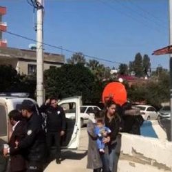 Hırsız anne, kucağında bebeğiyle emniyete gedi