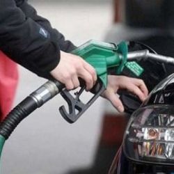 Benzinin litre fiyatına 10 kuruş indirim
