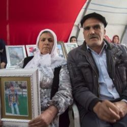 Diyarbakır'da oturma eylemine bir aile daha katıldı