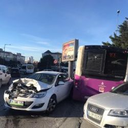 Ataşehir'de otomobil ile yolcu otobüsü çarpıştı: 1 yaralı
