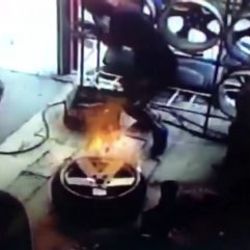 Eyüpsultan'da oto tamircide nitrojen dolu lastik patladı