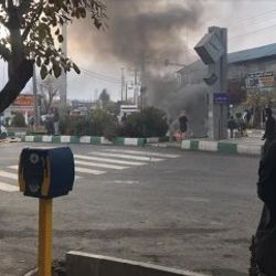 İran'da benzin zammı protesto eden anne ve oğluna 15 yıl ceza