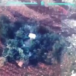 Kamufle olmaya çalışan rejim tankı vuruldu