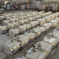 Çift katlı konteyner evler depremzedelere teslim ediliyor