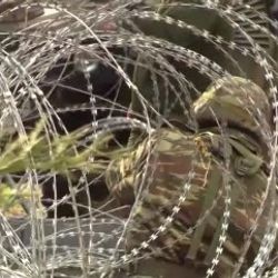 Yunan askeri sınırdaki tel engelleri güçlendiriyor